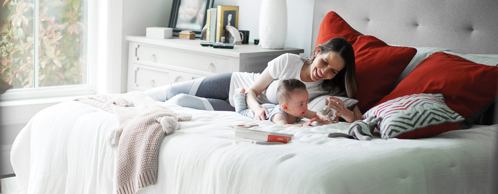 Lennox_Merit_brand_day_35238-1920×750-XL Mother and baby in comfortable home